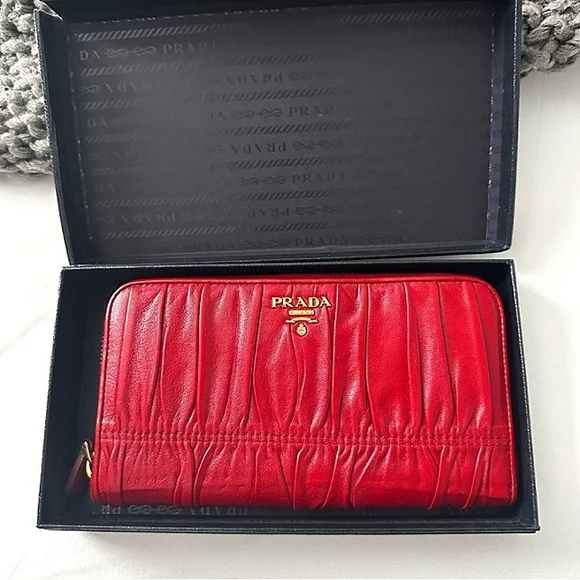 PRADA AUTHENTIC NAPPA GAUFRE ZIP AROUND LEATHER WALLET W/BOX & COA EUC - Picture 9 of 11